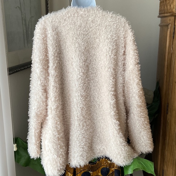 H&M off white poodle fur open style fuzzy coat - Picture 4 of 5